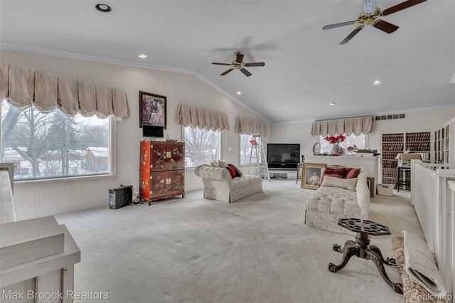 23009 Maple Avenue, Farmington, MI 48336