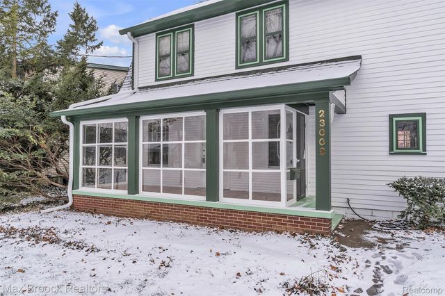 23009 Maple Avenue, Farmington, MI 48336