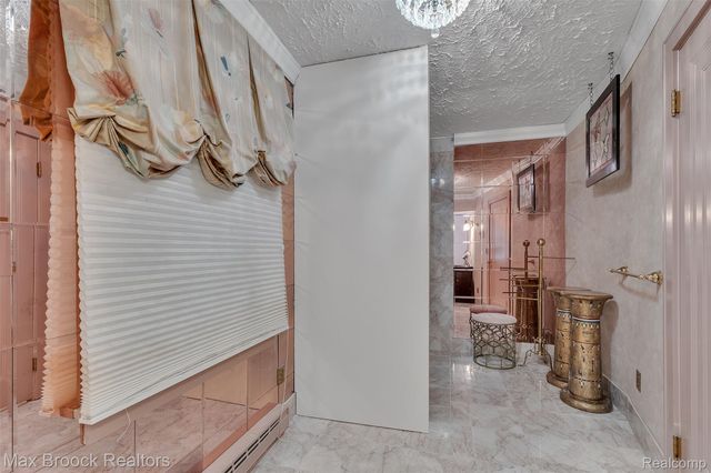 23009 Maple Avenue, Farmington, MI 48336