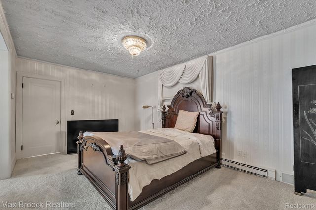 23009 Maple Avenue, Farmington, MI 48336