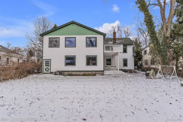 23009 Maple Avenue, Farmington, MI 48336