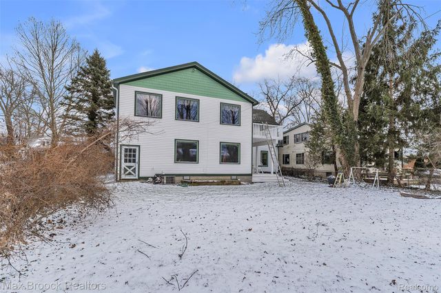 23009 Maple Avenue, Farmington, MI 48336