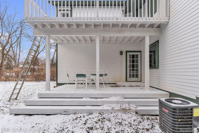 23009 Maple Avenue, Farmington, MI 48336