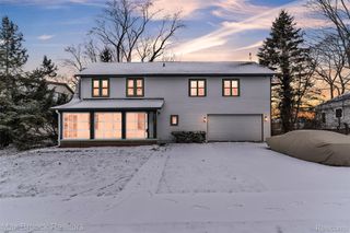 23009 Maple Avenue, Farmington, MI 48336