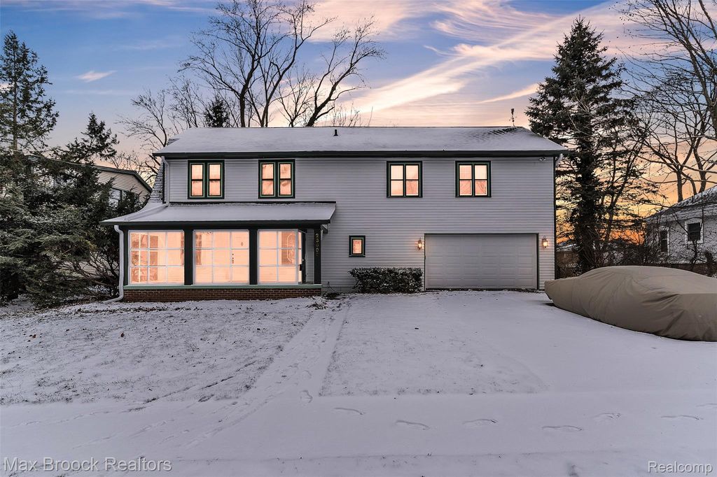 23009 Maple Avenue, Farmington, MI 48336