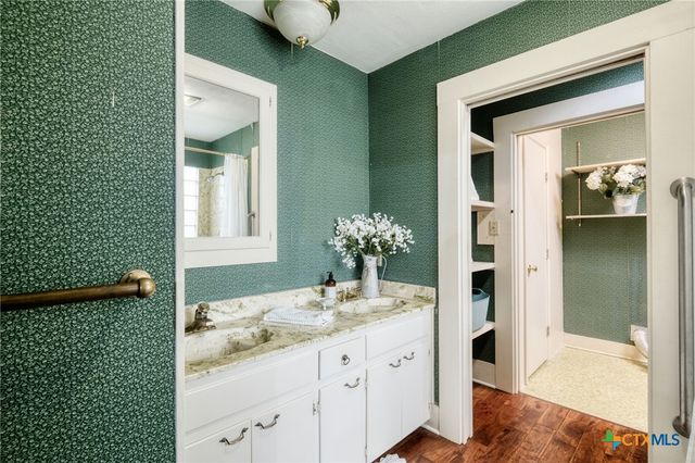 602 E Liberty Avenue, Round Rock, TX 78664