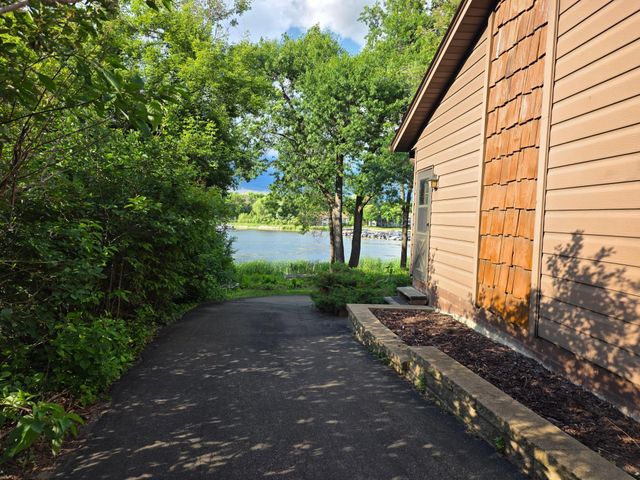 6668 Rustic Road SE, Prior Lake, MN 55372