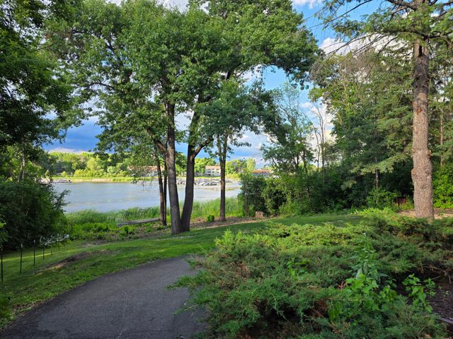 6668 Rustic Road SE, Prior Lake, MN 55372