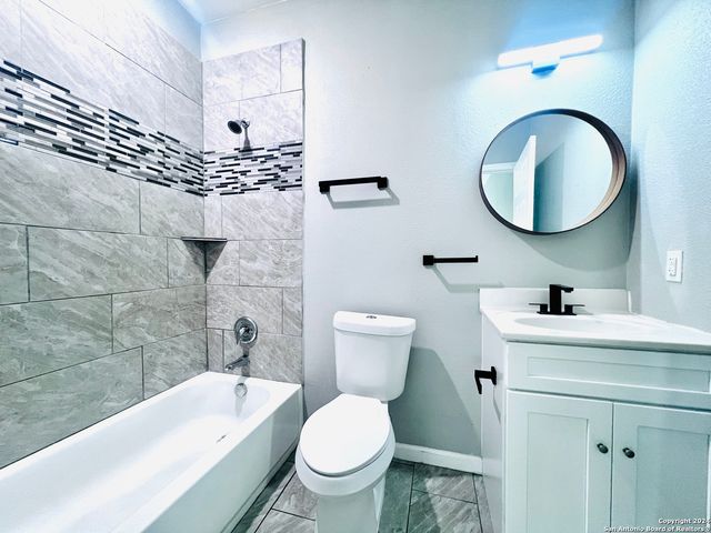 335 S San Eduardo, San Antonio, TX 78237