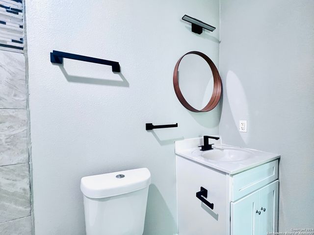 335 S San Eduardo, San Antonio, TX 78237