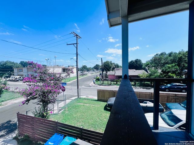 335 S San Eduardo, San Antonio, TX 78237