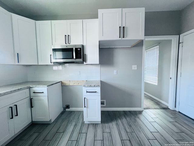 335 S San Eduardo, San Antonio, TX 78237