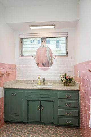 10081 W Bay Harbor Dr 4, Bay Harbor Islands, FL 33154