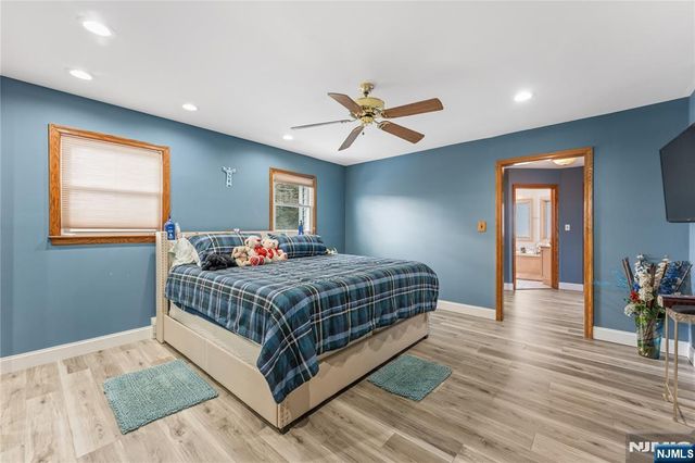 9 Chalen Court, Pompton Lakes, NJ 07442