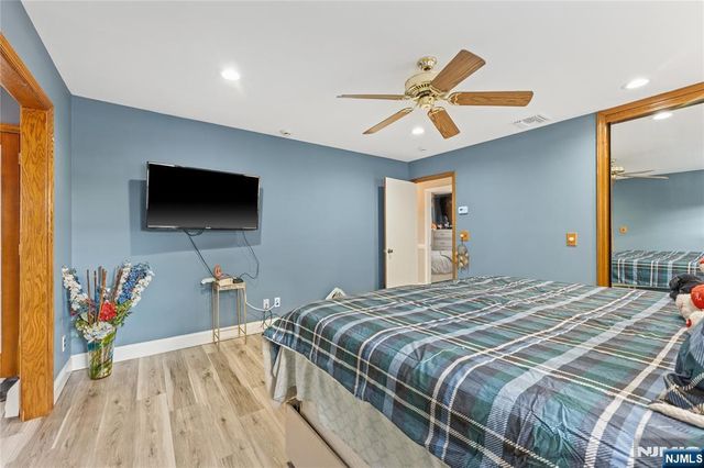 9 Chalen Court, Pompton Lakes, NJ 07442