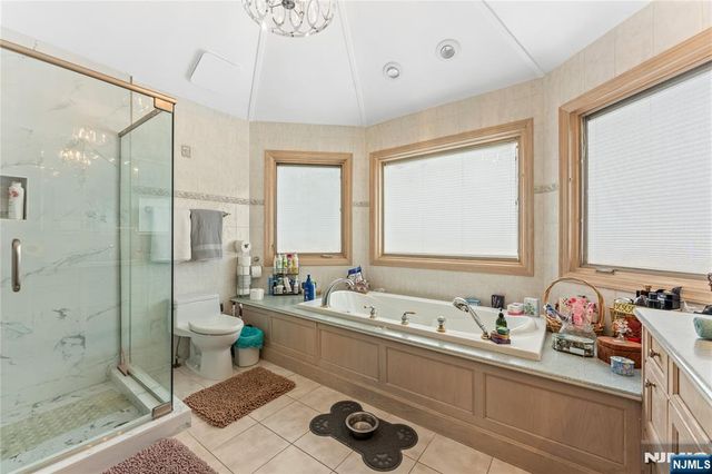 9 Chalen Court, Pompton Lakes, NJ 07442