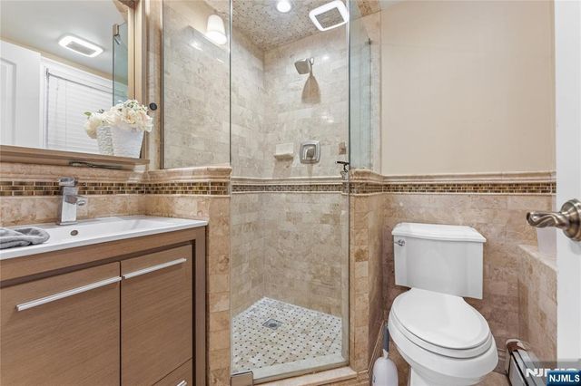 9 Chalen Court, Pompton Lakes, NJ 07442