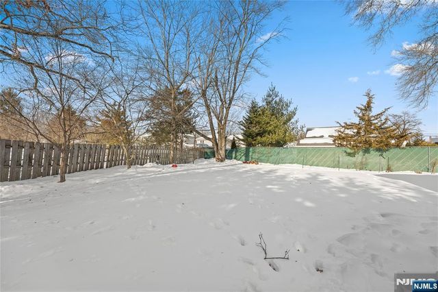 9 Chalen Court, Pompton Lakes, NJ 07442