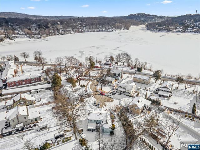 9 Chalen Court, Pompton Lakes, NJ 07442