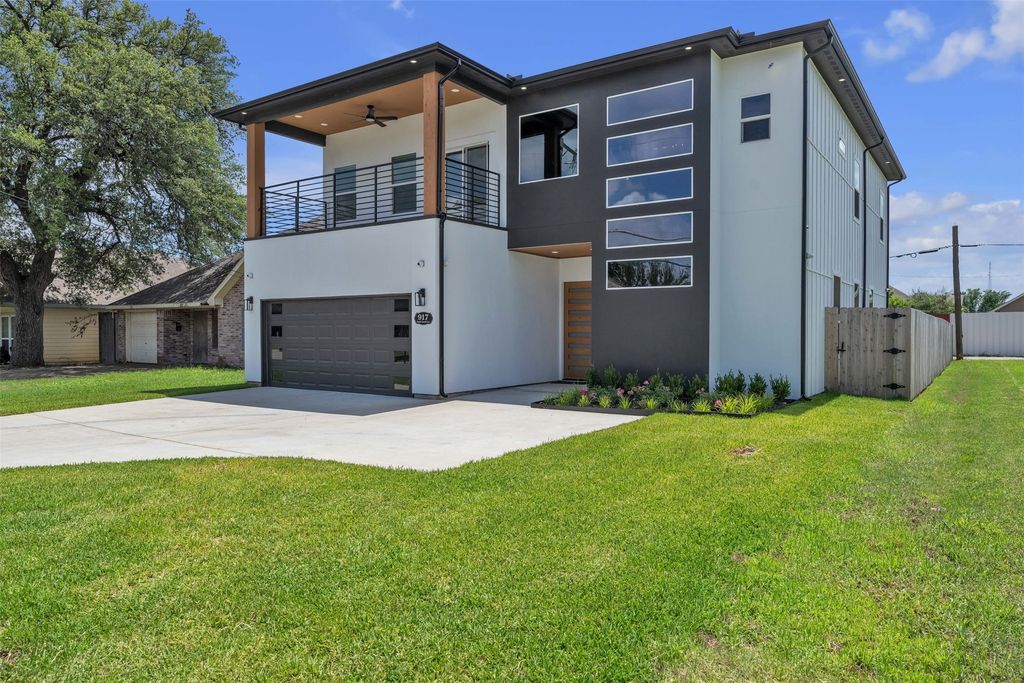 917 S Carroll Avenue, Dallas, TX 75223