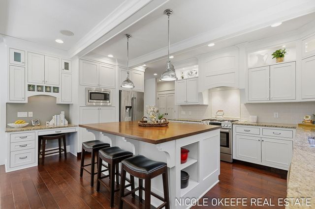 566 Stonehenge Drive SW, Grandville, MI 49418