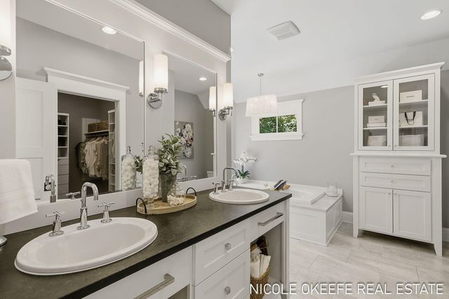 566 Stonehenge Drive SW, Grandville, MI 49418