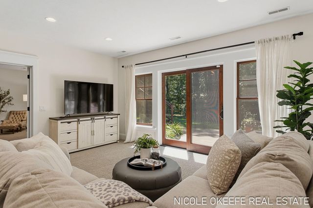 566 Stonehenge Drive SW, Grandville, MI 49418