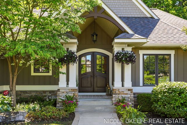 566 Stonehenge Drive SW, Grandville, MI 49418