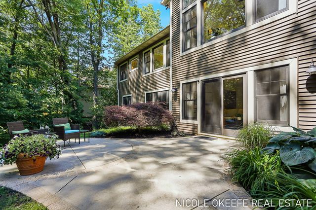 566 Stonehenge Drive SW, Grandville, MI 49418
