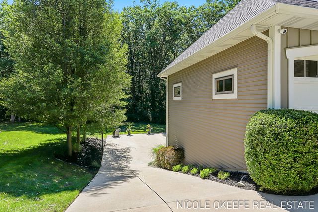 566 Stonehenge Drive SW, Grandville, MI 49418