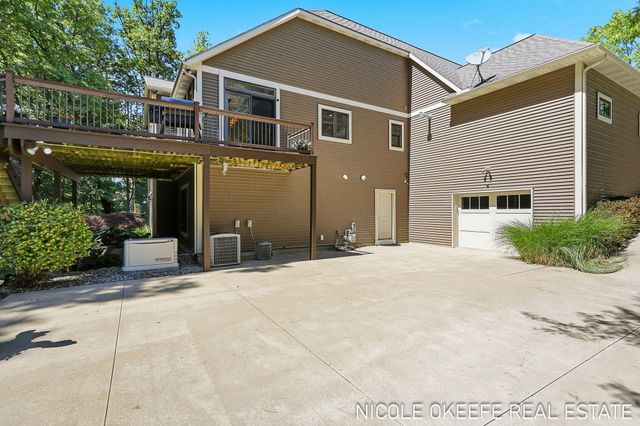 566 Stonehenge Drive SW, Grandville, MI 49418