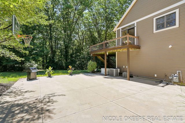 566 Stonehenge Drive SW, Grandville, MI 49418