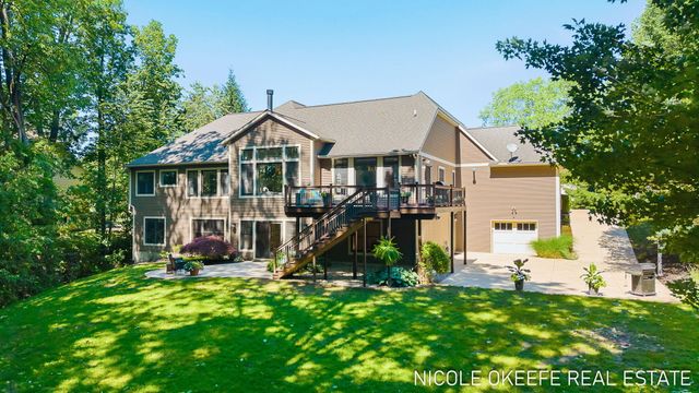 566 Stonehenge Drive SW, Grandville, MI 49418