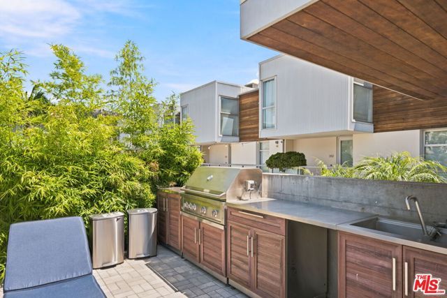 901 Hancock Avenue 201, West Hollywood, CA 90069