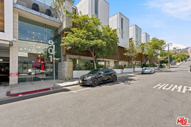 901 Hancock Avenue 201, West Hollywood, CA 90069