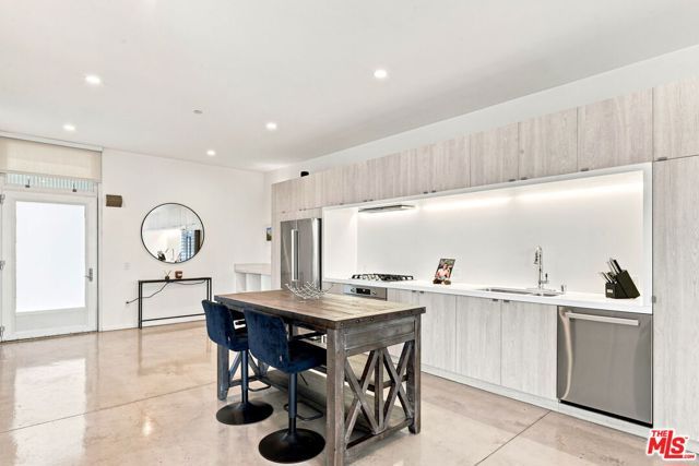 901 Hancock Avenue 201, West Hollywood, CA 90069