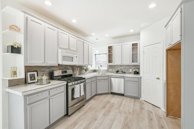 1747 Rushworth Drive, Houston, TX 77014