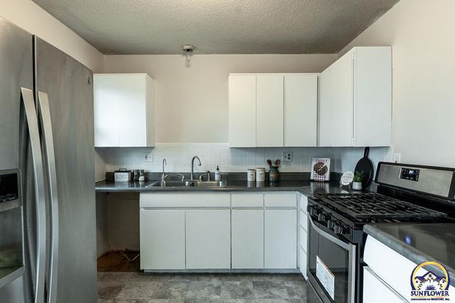 5224 SW 31st St, Topeka, KS 66614