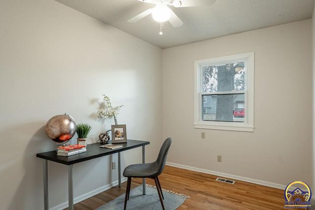 5224 SW 31st St, Topeka, KS 66614