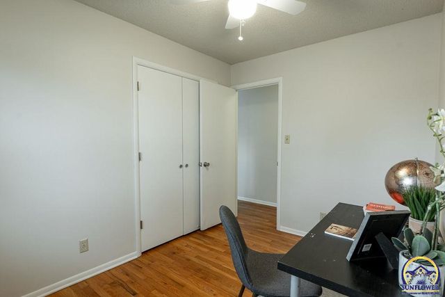 5224 SW 31st St, Topeka, KS 66614