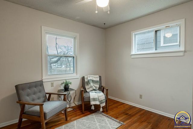 5224 SW 31st St, Topeka, KS 66614