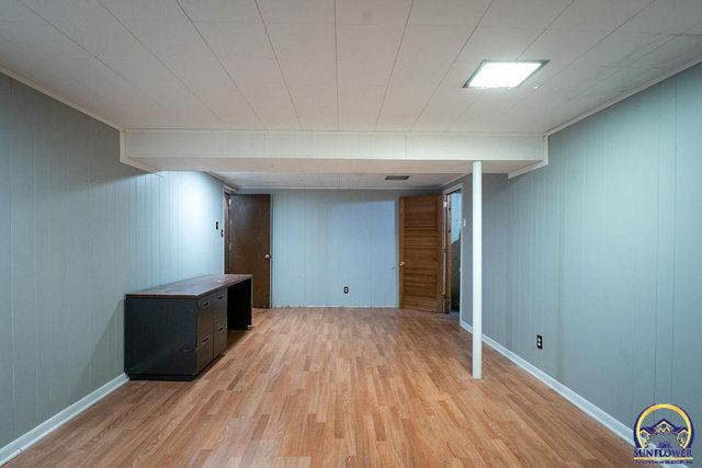 5224 SW 31st St, Topeka, KS 66614