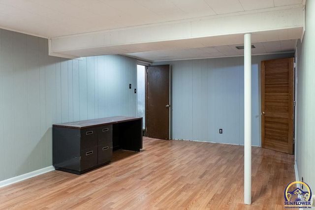 5224 SW 31st St, Topeka, KS 66614