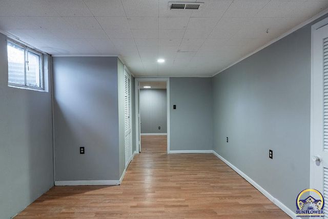 5224 SW 31st St, Topeka, KS 66614