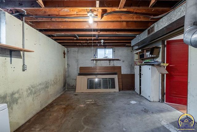 5224 SW 31st St, Topeka, KS 66614