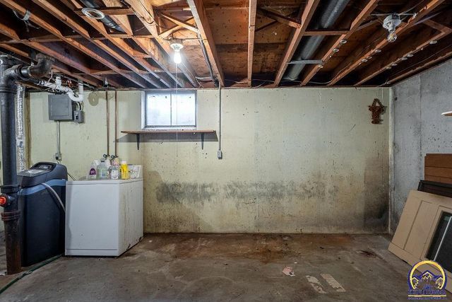 5224 SW 31st St, Topeka, KS 66614