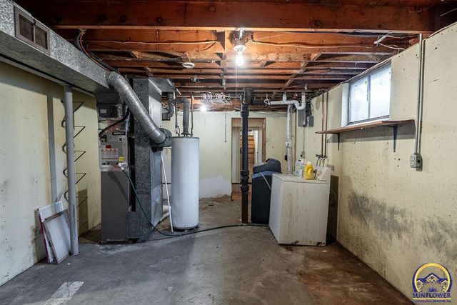 5224 SW 31st St, Topeka, KS 66614