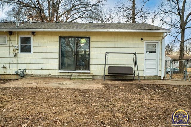 5224 SW 31st St, Topeka, KS 66614