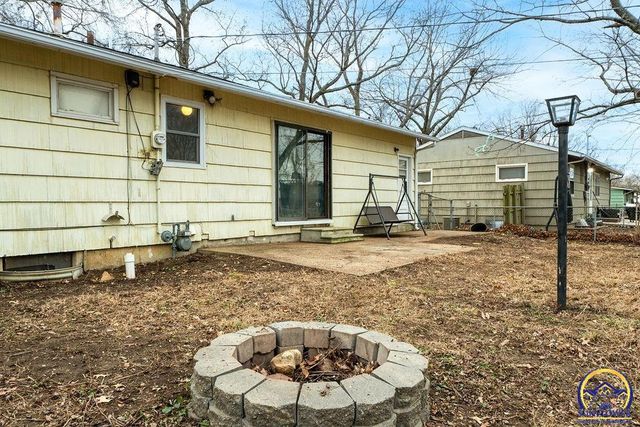 5224 SW 31st St, Topeka, KS 66614