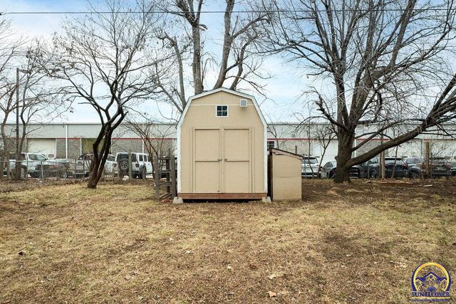 5224 SW 31st St, Topeka, KS 66614